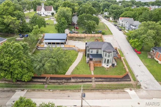 $425,000 | 422 North 2nd Street, De Soto, MO 63020