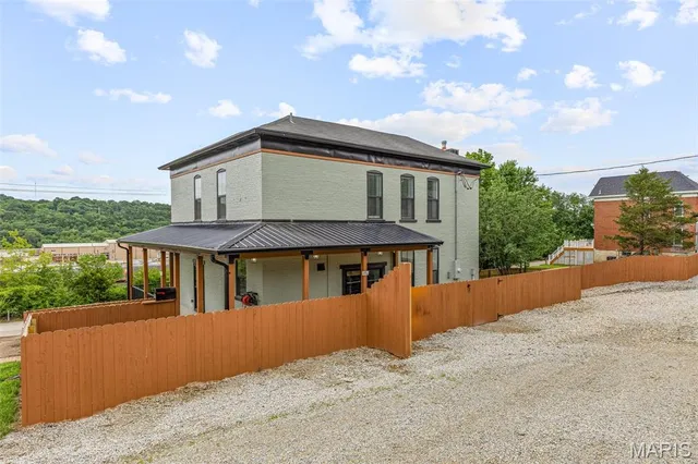 $425,000 | 422 North 2nd Street, De Soto, MO 63020