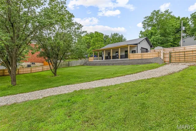 $425,000 | 422 North 2nd Street, De Soto, MO 63020