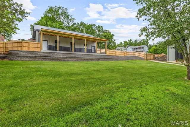 $425,000 | 422 North 2nd Street, De Soto, MO 63020