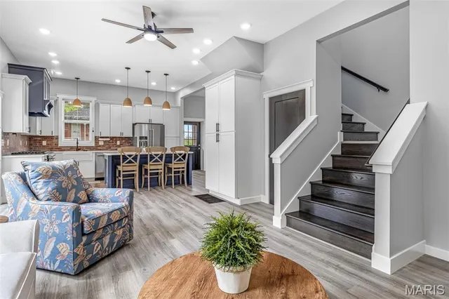 $425,000 | 422 North 2nd Street, De Soto, MO 63020