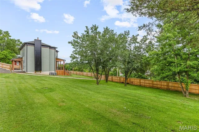 $425,000 | 422 North 2nd Street, De Soto, MO 63020