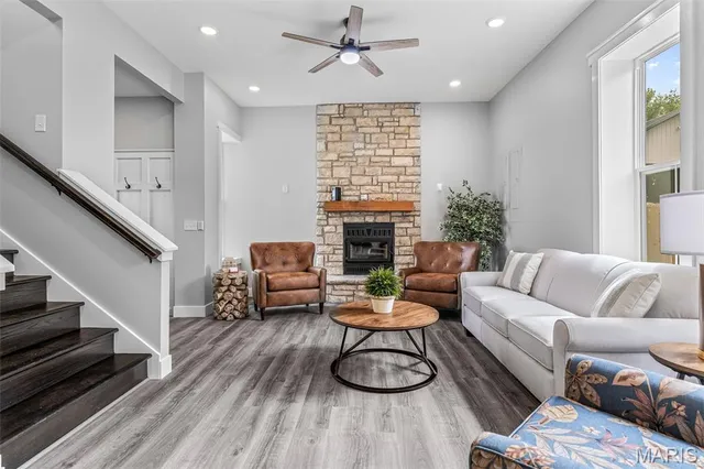 $425,000 | 422 North 2nd Street, De Soto, MO 63020