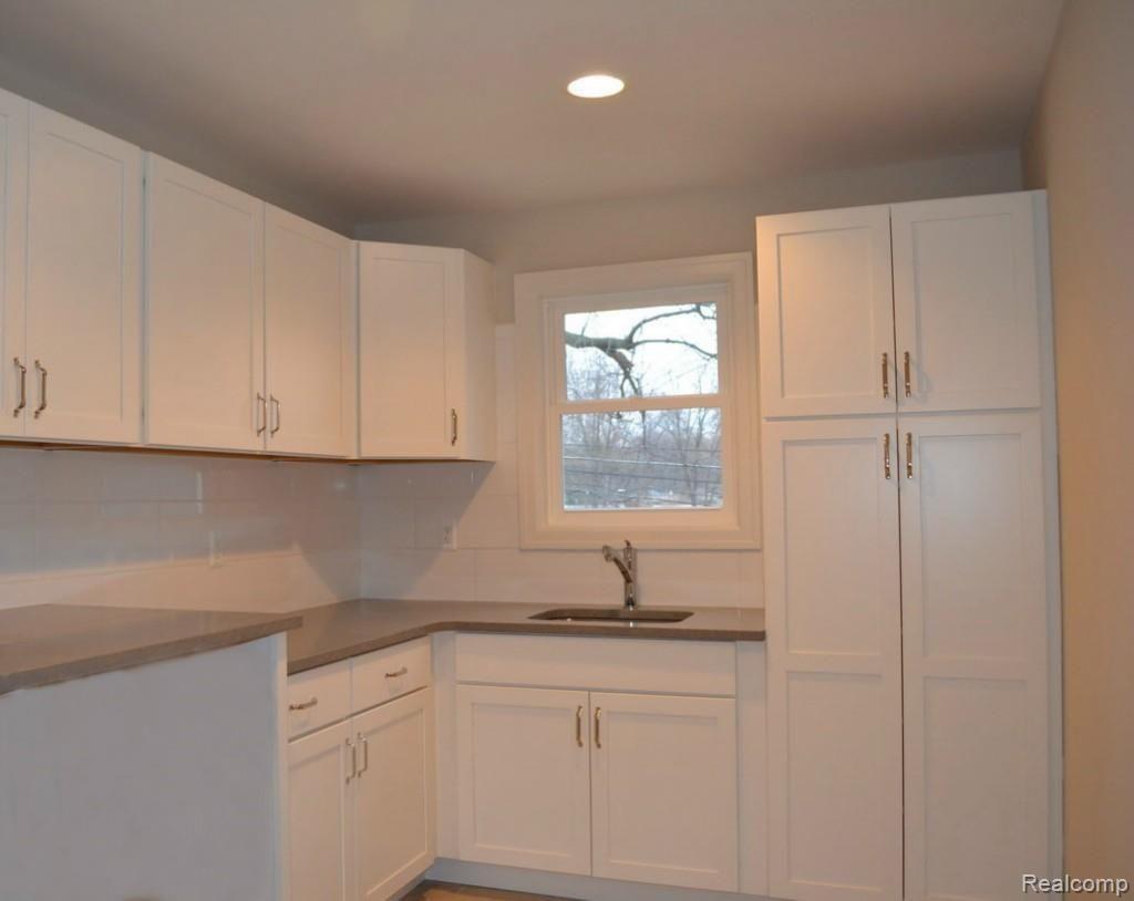 1645 Derby Road Birmingham, MI 48009 - Photo 23 of 31 2nd Floor Laundry