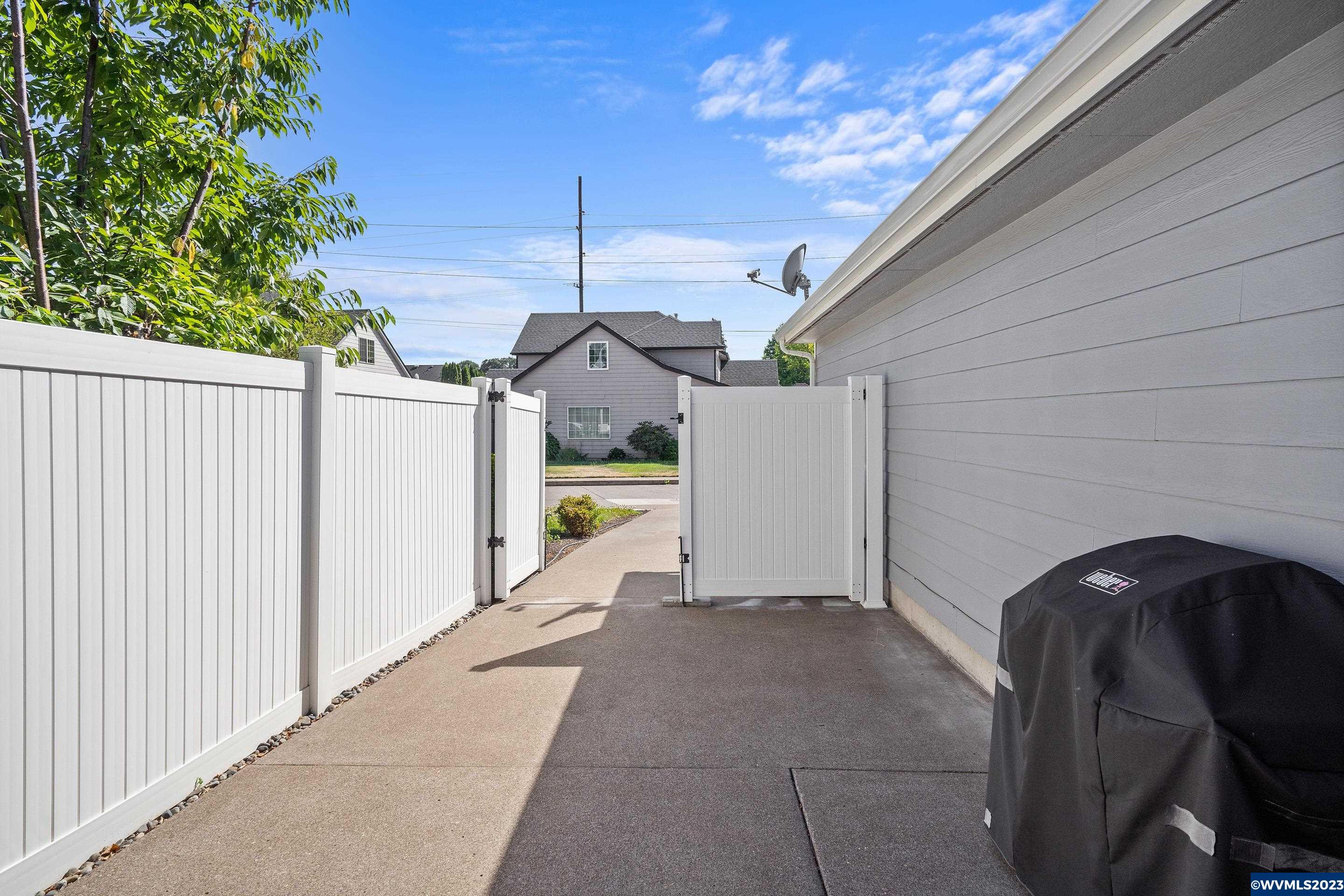 2073 Chase Loop Southwest Albany, OR 97321 - Photo 29 of 40 Gallery Image 29