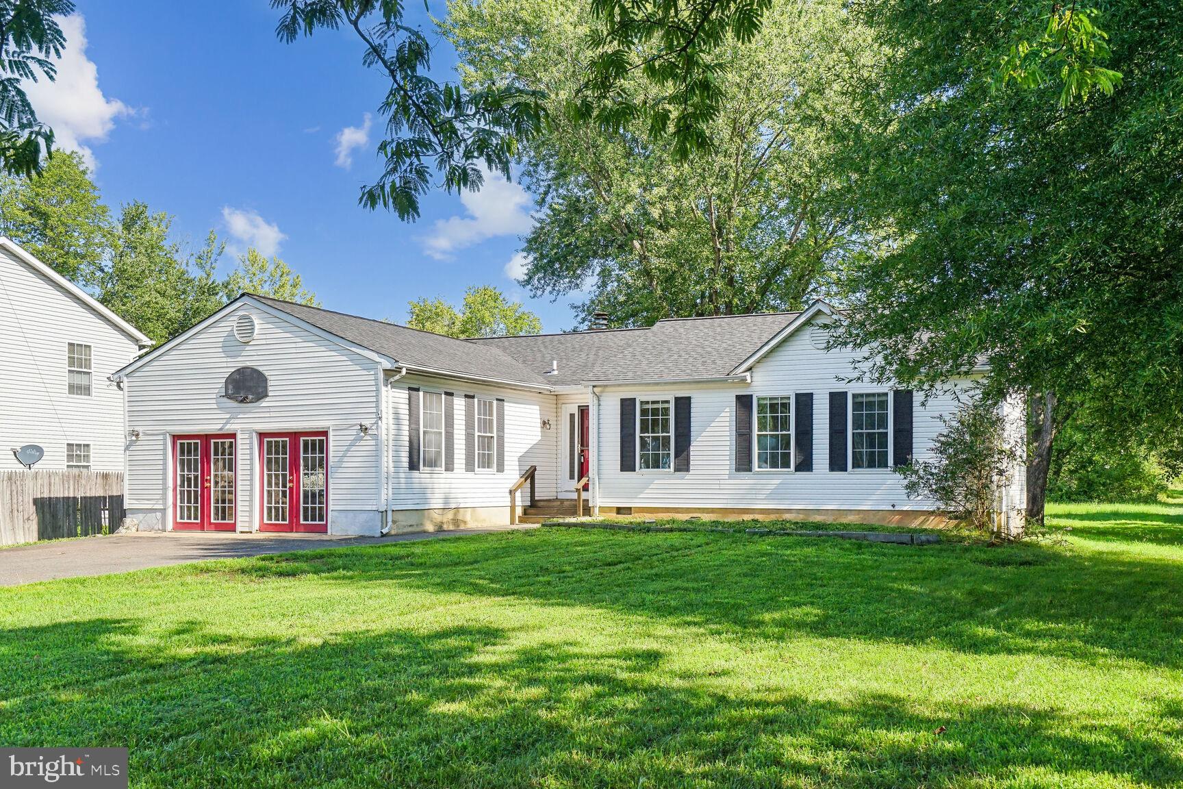8012 Leland Road Manassas, VA 20111 - Photo 1 of 15 Main level living!