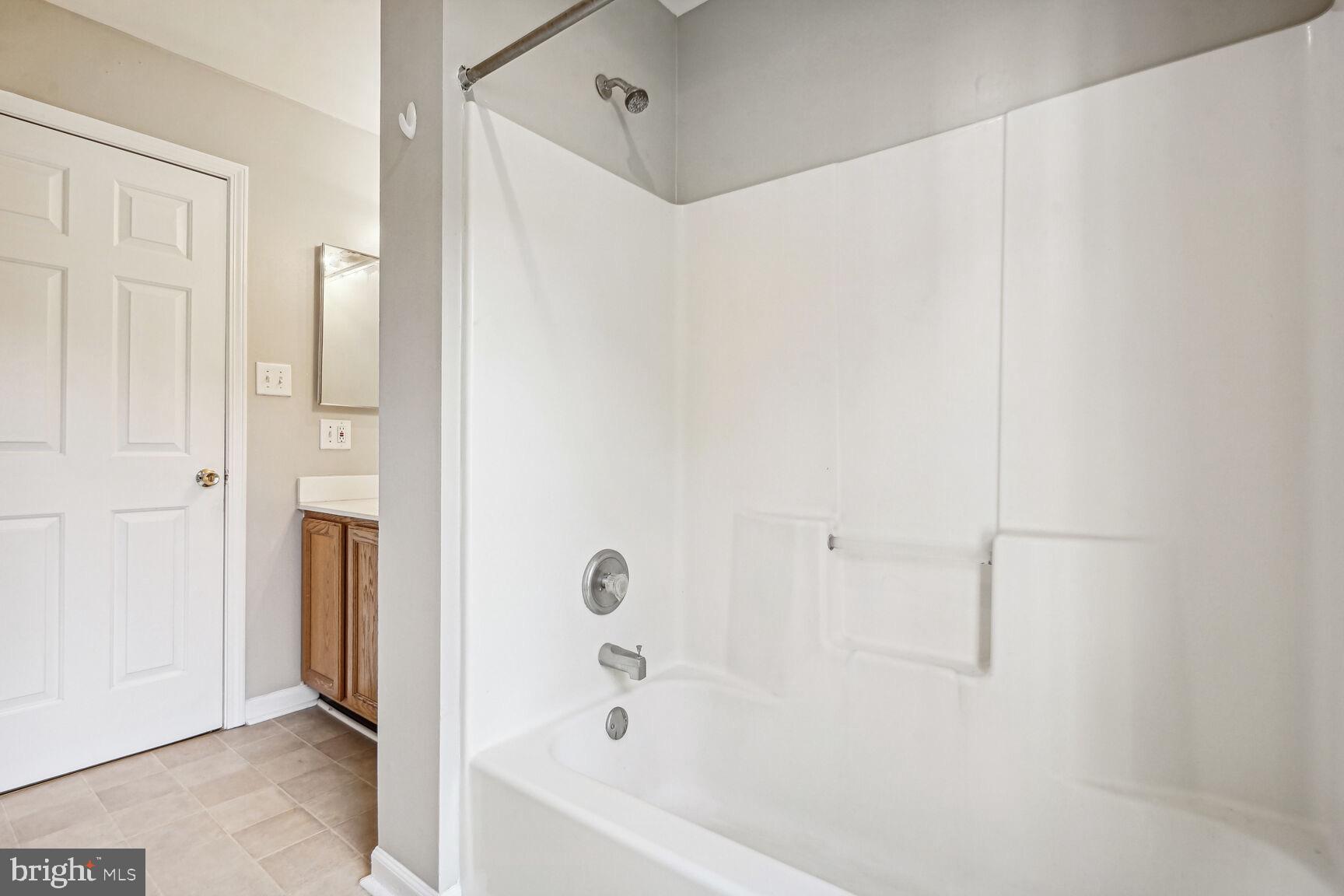 8012 Leland Road Manassas, VA 20111 - Photo 12 of 15 Full hall bath