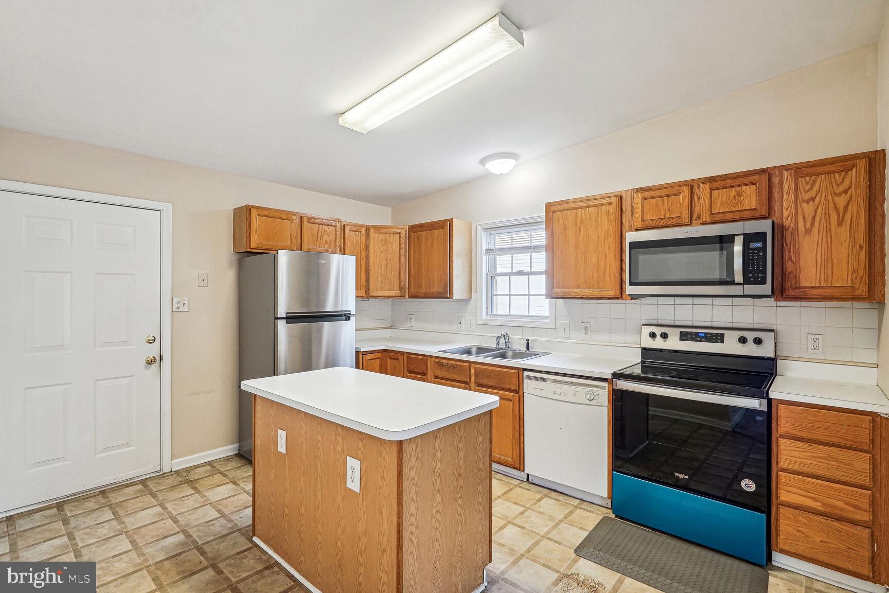 8012 Leland Road Manassas, VA 20111 - Photo 4 of 15 Gallery Image 4