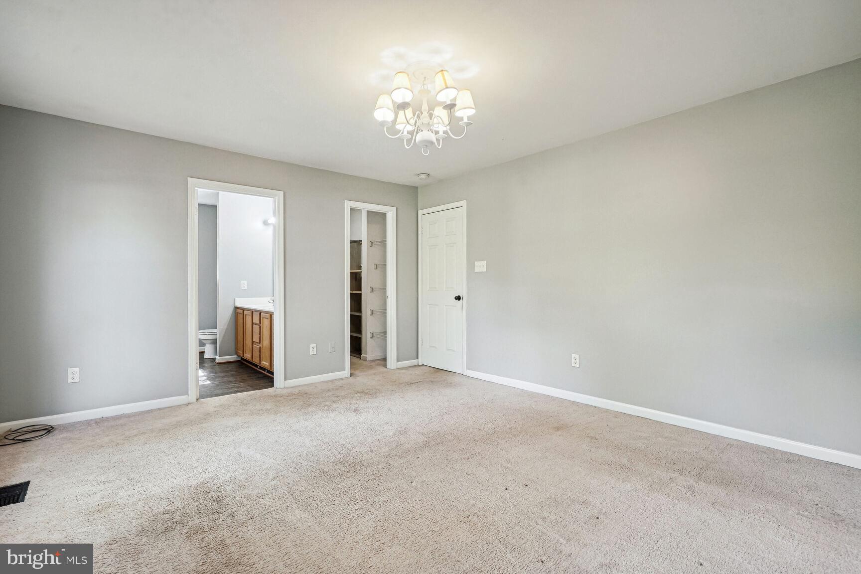 8012 Leland Road Manassas, VA 20111 - Photo 6 of 15 Large primary Suite w/large walk-in closet