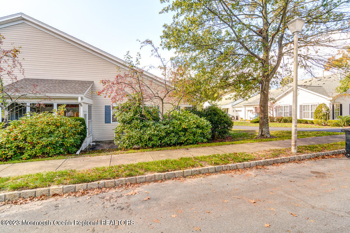 6 Silverside Road Lakewood, NJ 08701 - Photo 3 of 38 003 - Small