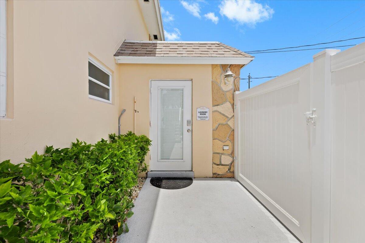 1905 Lake Worth Road Lake Worth Beach, FL 33461 - Photo 13 of 19 20-424A2244