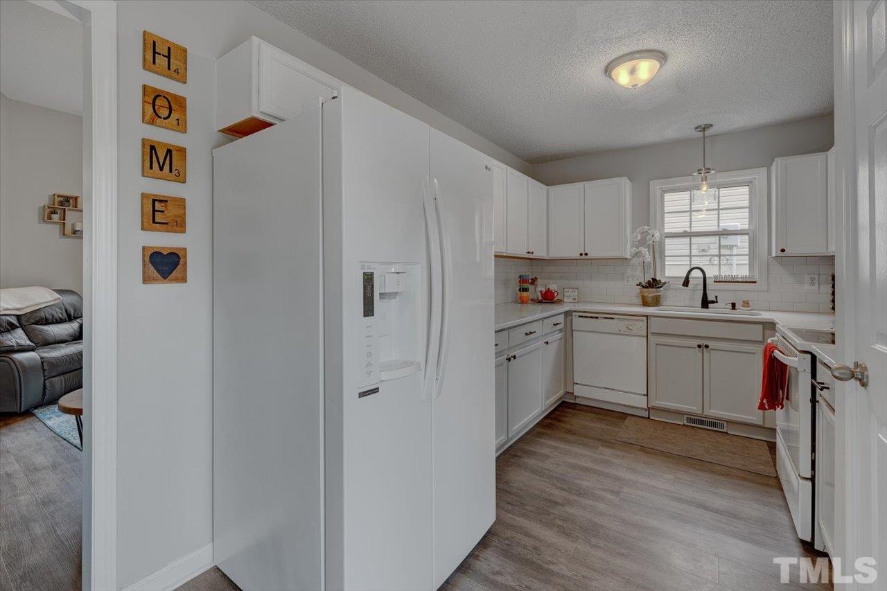 2425 Kingsboro Court Raleigh, NC 27610 - Photo 11 of 30 Gallery Image 11