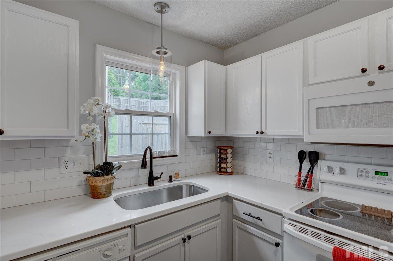 2425 Kingsboro Court Raleigh, NC 27610 - Photo 14 of 30 Gallery Image 14
