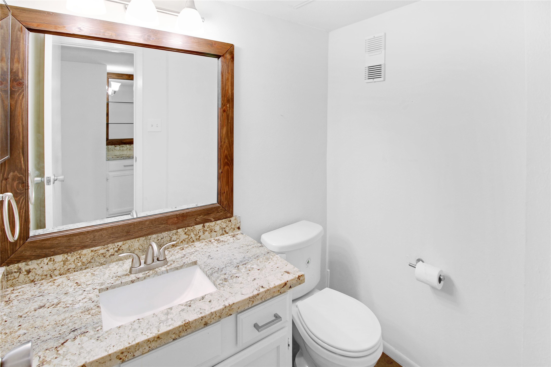 1500 Sandy Springs Road, Unit 69 Houston, TX 77042 - Photo 12 of 32 1st Floor Half Bath
