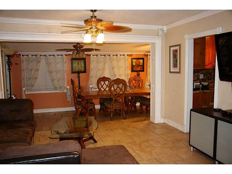 6126 Hogan Creek Road Margate, FL 33063 - Photo 5 of 14 Family/Great Room.