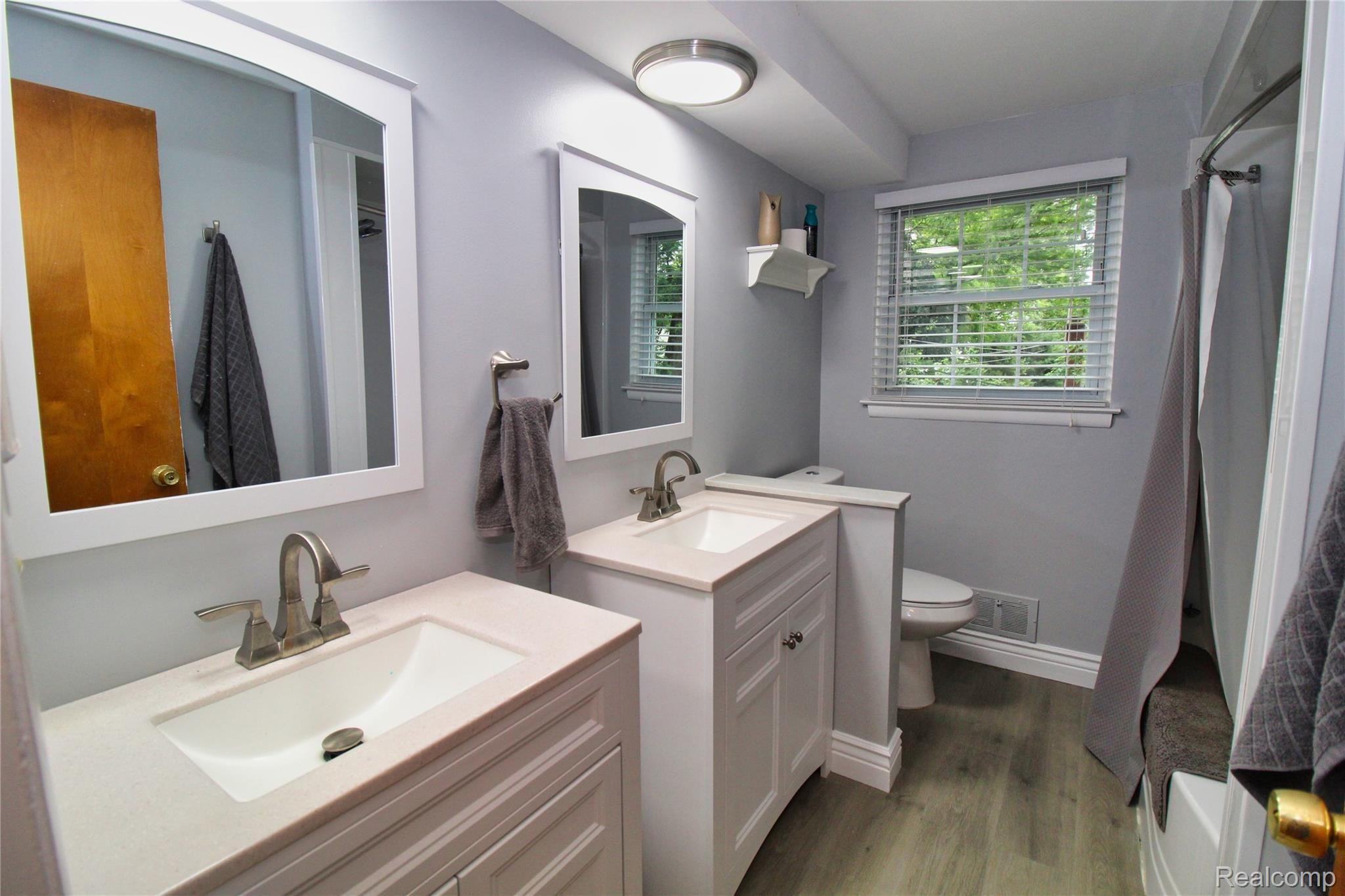 32464 Woody Road Fraser, MI 48026 - Photo 29 of 43 32464+Woody+Fraser-28-original-Main+Bathroom.jpeg