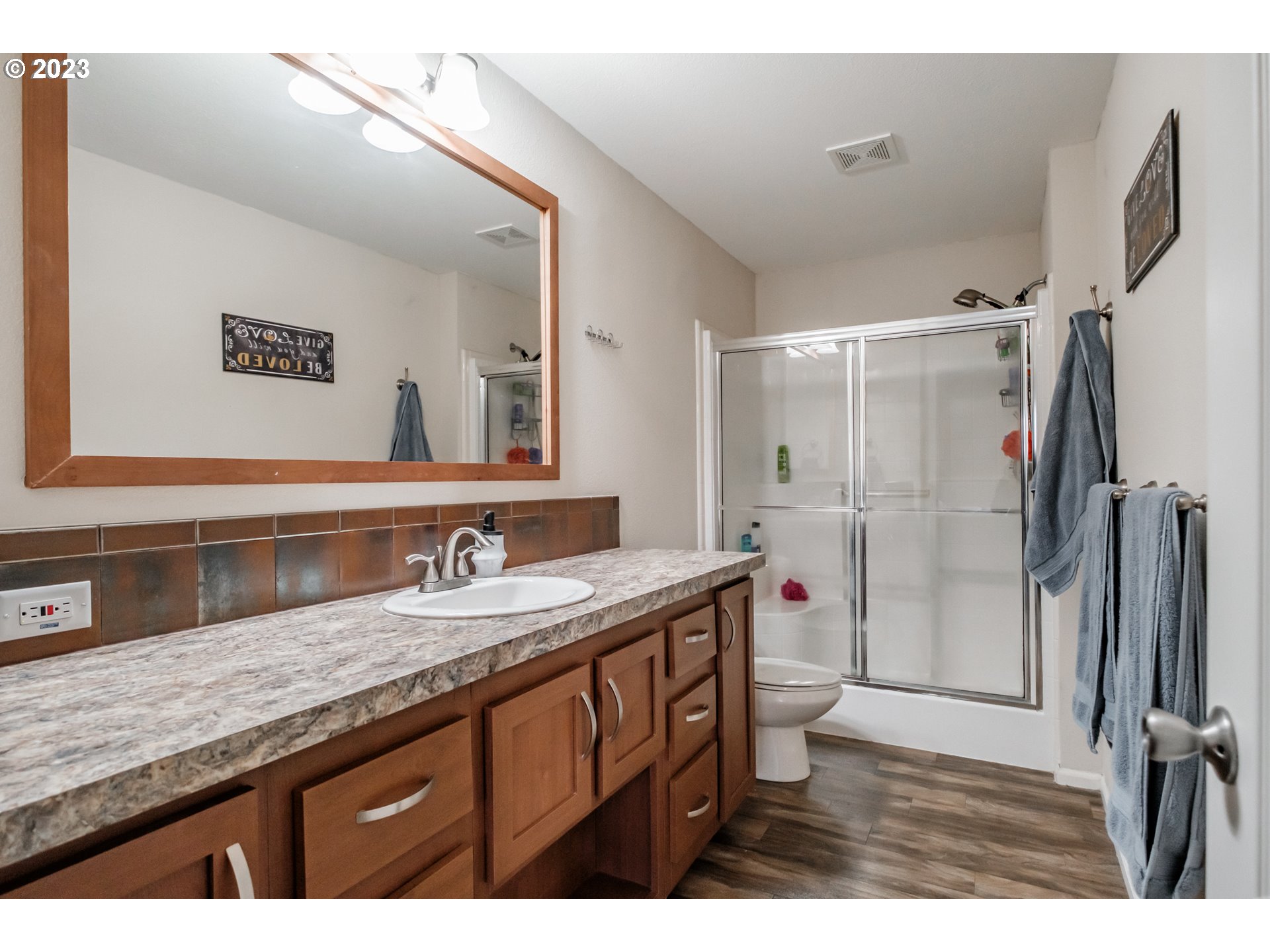 3557 Rainbow Loop, Unit 27 Hubbard, OR 97032 - Photo 11 of 31 Owner's Suite Bathroom