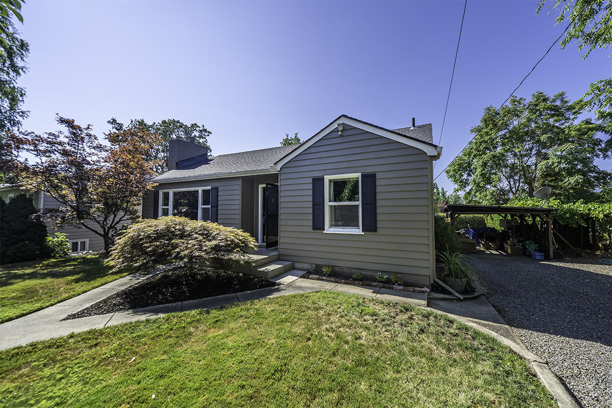 1406 Ridge Way Medford, OR 97504 - Photo 5 of 34 DSC09493