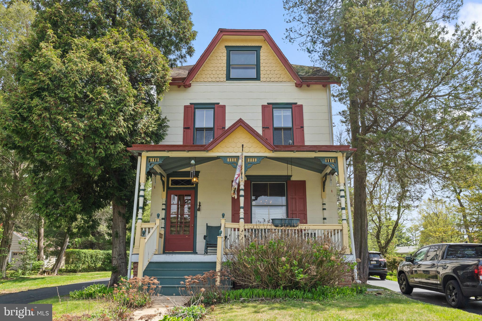 40 Barren Road Media, PA 19063 - Photo 2 of 30 front view of a house with a yard