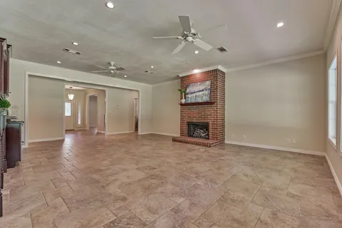 $1,050,000 | 11062 North Hidden Oaks, Conroe, TX 77384