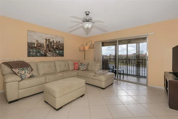 $2,275 | 950 Southwest 138th Avenue, Unit 409B, Pembroke Pines, FL 33027