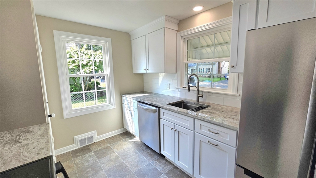 45 Vail Street Springfield, MA 01118 - Photo 7 of 22 Gallery Image 7
