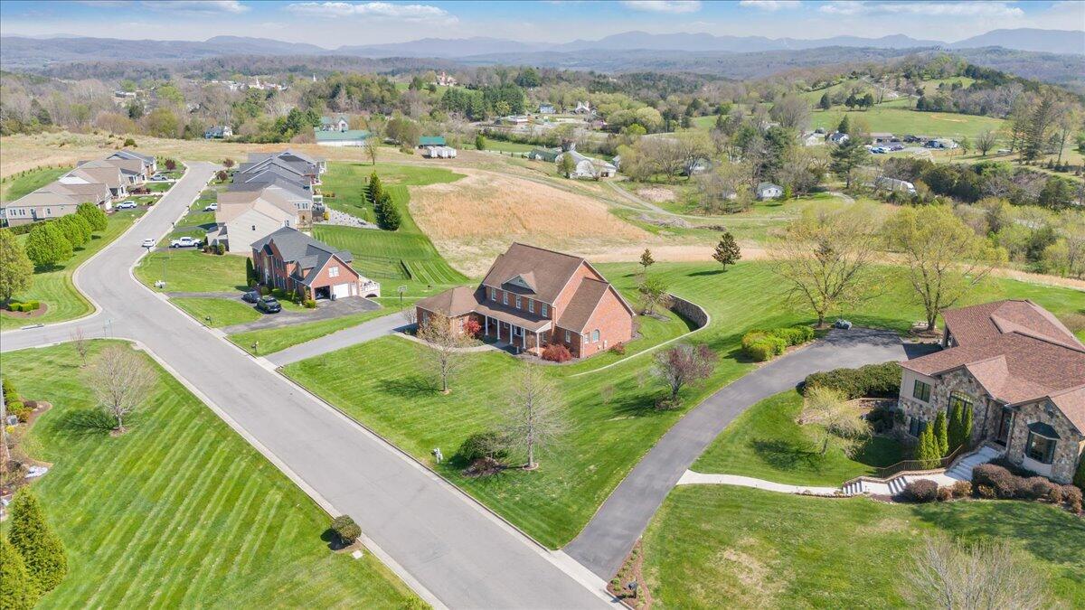 220 Settlers Road Fincastle, VA 24090 - Photo 102 of 106 an aerial view of residential houses with outdoor space and river