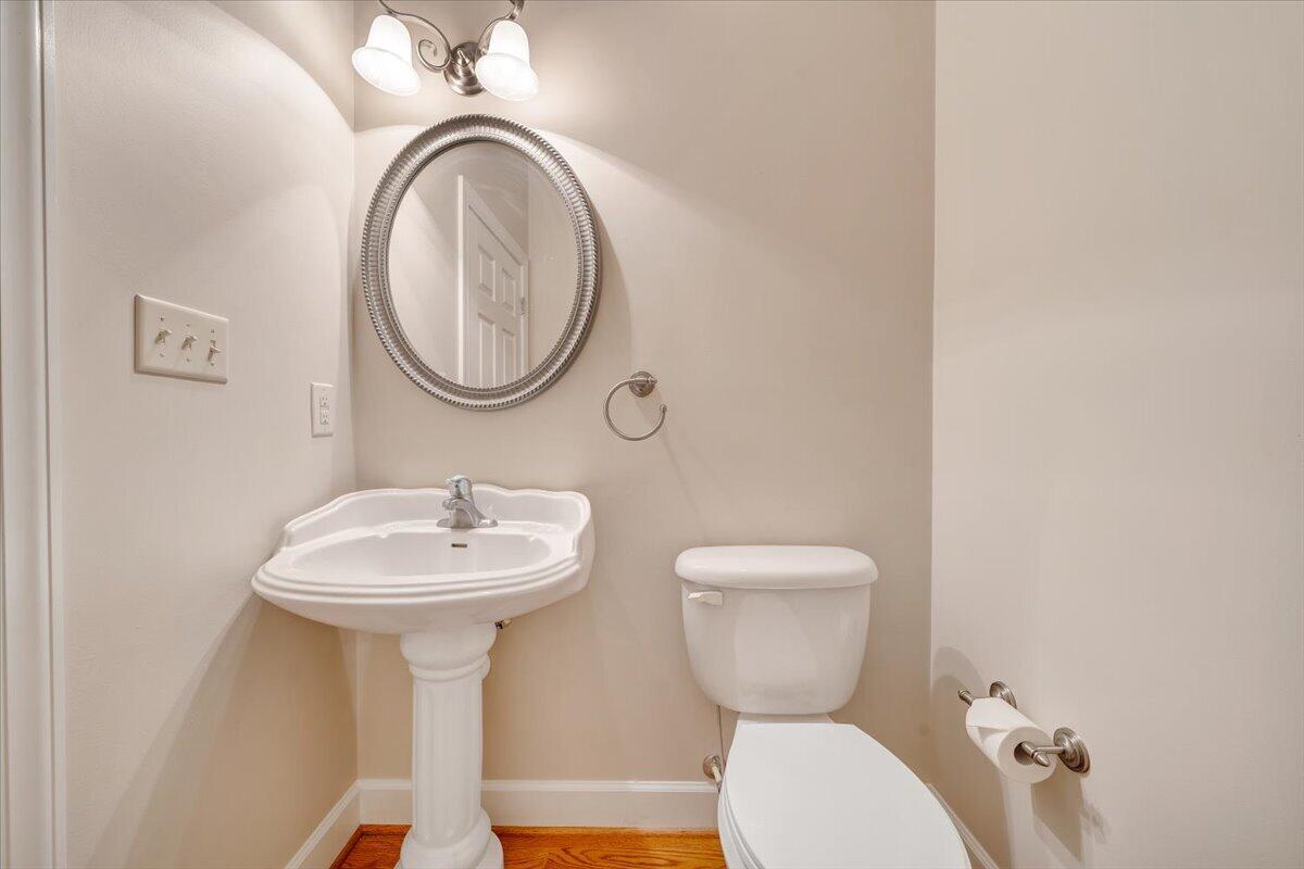 220 Settlers Road Fincastle, VA 24090 - Photo 33 of 106 a bathroom with a toilet a sink and a mirror