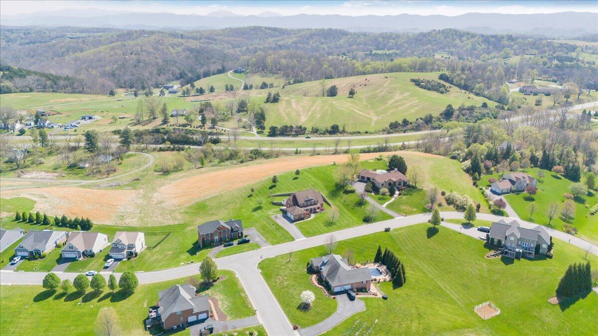 220 Settlers Road Fincastle, VA 24090 - Photo 100 of 106 an aerial view of swimming pool