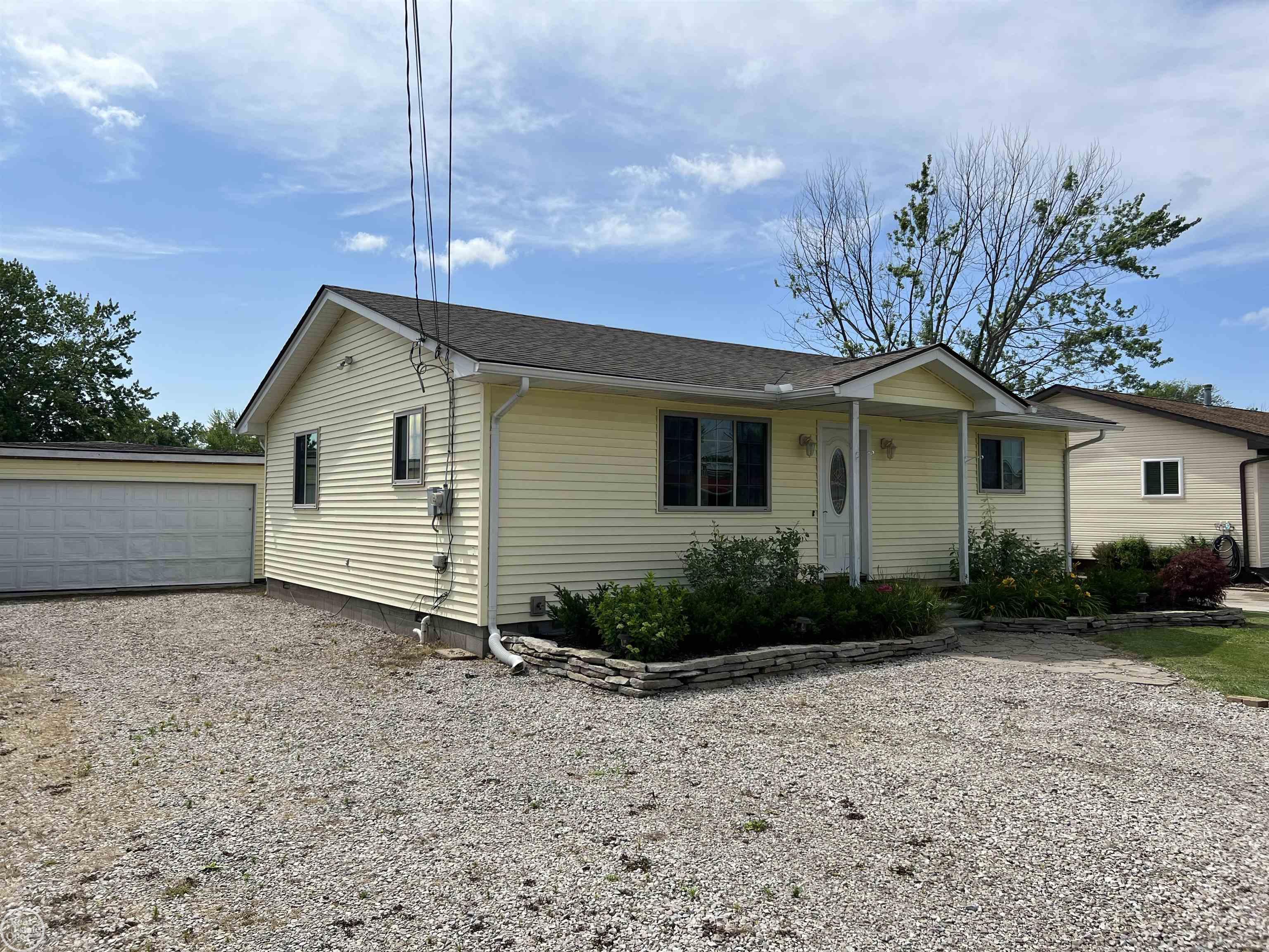 7322 Edlane Road Algonac, MI 48001 - Photo 6 of 32 50114784-5.JPG