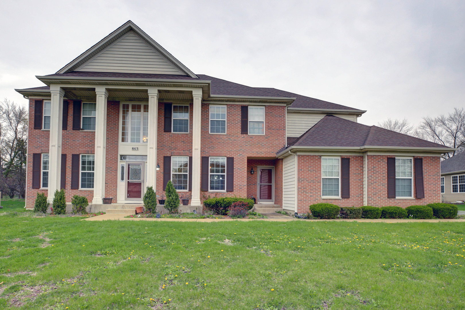 863 Oak Ridge Boulevard Elgin, IL 60120 - Photo 1 of 46 a front view of a house with a yard and trees