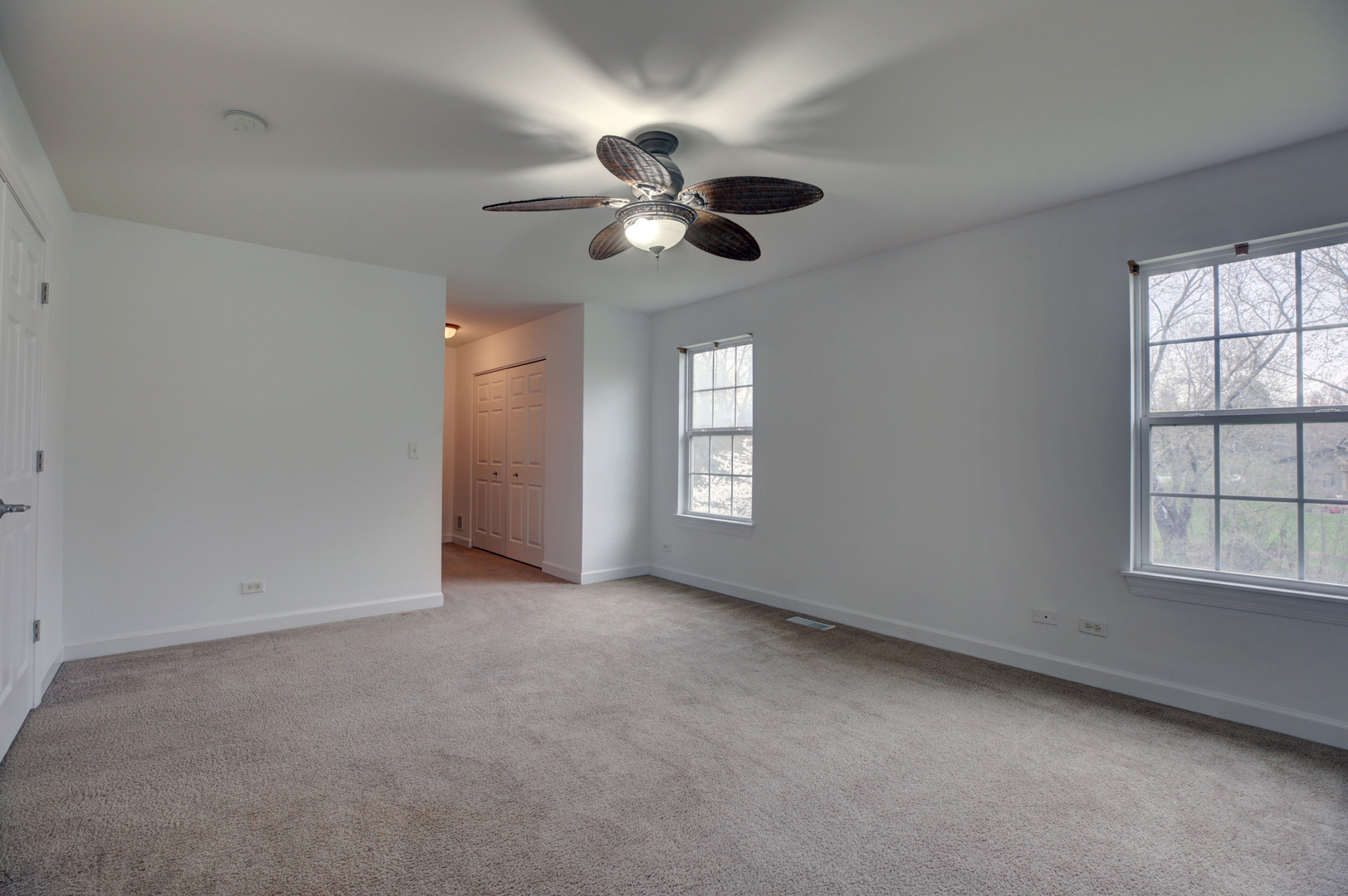 863 Oak Ridge Boulevard Elgin, IL 60120 - Photo 31 of 46 an empty room with windows and fan