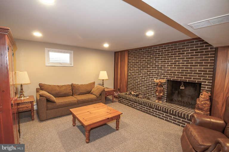 9101 Waycross Road Ellicott City, MD 21042 - Photo 22 of 30 Family Room