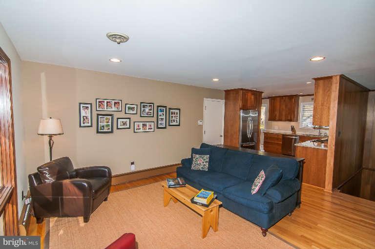 9101 Waycross Road Ellicott City, MD 21042 - Photo 10 of 30 Living Room