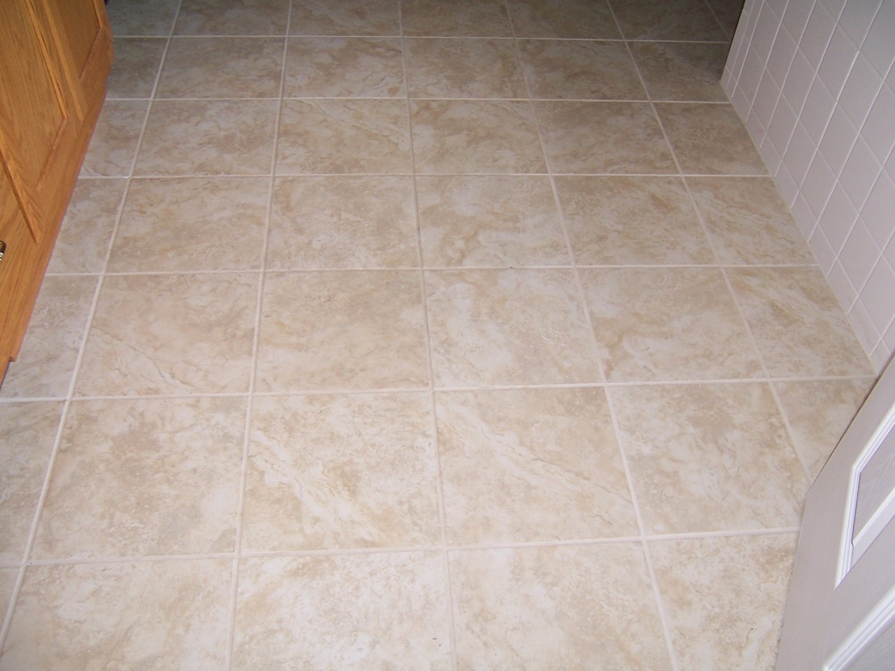 118 Stayman Road Roanoke, VA 24019 - Photo 18 of 26 Master Bath with Tile flooring