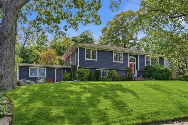 $2,500 | 37 McKay Road, Huntington Station, NY 11746