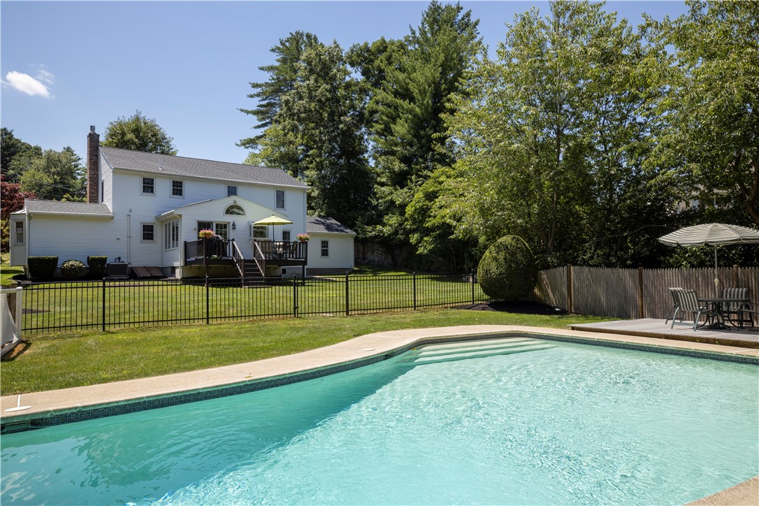 31 Pontiac Road Walpole, MA 02081 - Photo 7 of 50 Gallery Image 7