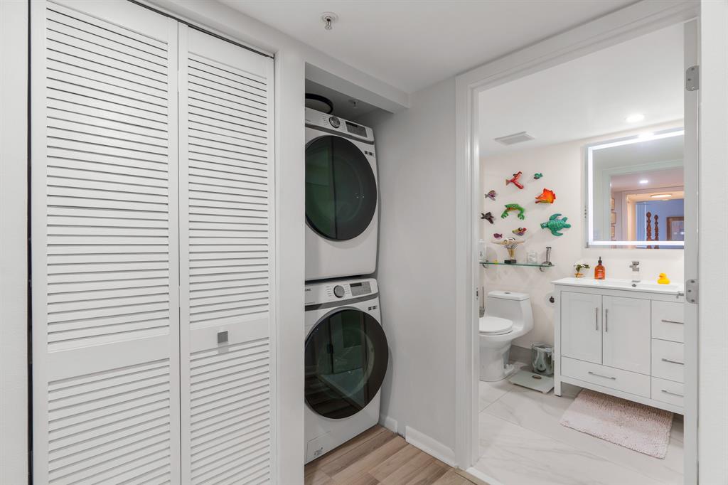 520 Southeast 5th Avenue, Unit 2209 Fort Lauderdale, FL 33301 - Photo 23 of 47 a view of a hallway with washer and dryer