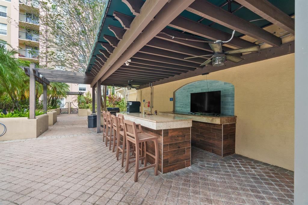 520 Southeast 5th Avenue, Unit 2209 Fort Lauderdale, FL 33301 - Photo 33 of 47 a view of a patio with furniture and a backyard