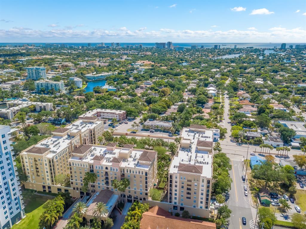 520 Southeast 5th Avenue, Unit 2209 Fort Lauderdale, FL 33301 - Photo 45 of 47 an aerial view of residential houses with outdoor space