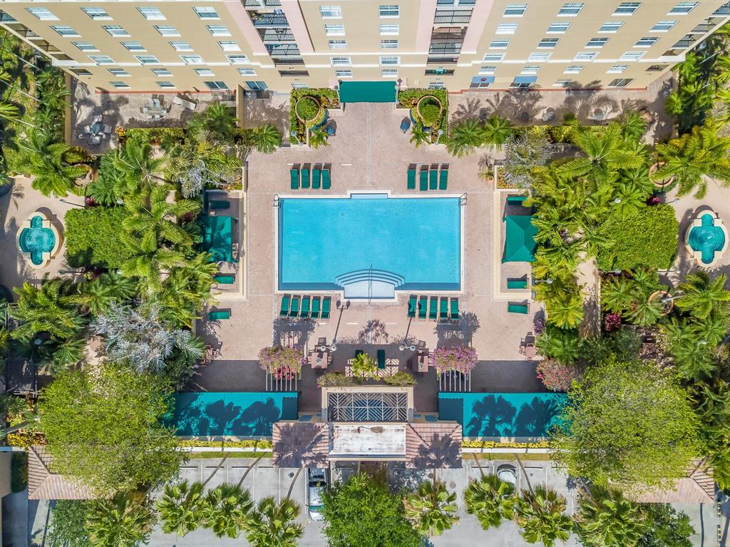 520 Southeast 5th Avenue, Unit 2209 Fort Lauderdale, FL 33301 - Photo 46 of 47 an aerial view of a house with a garden