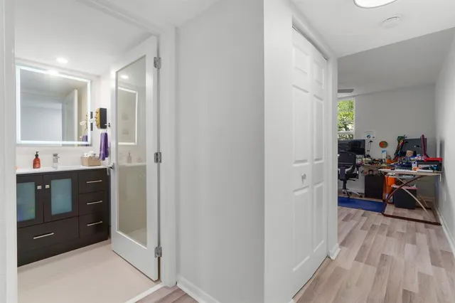 a en suite bathroom with a sink and a mirror
