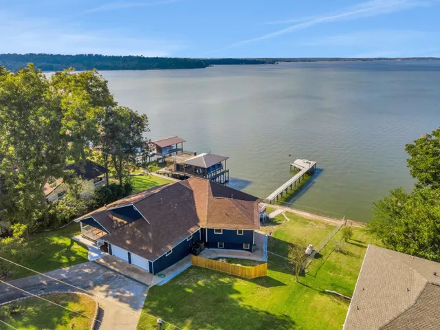 $989,000 | 441 Southwood Shores Drive, Coldspring, TX 77331