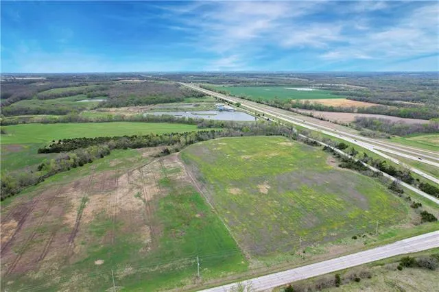$950,000 | 255-th Edgemore Road, Paola, KS 66071