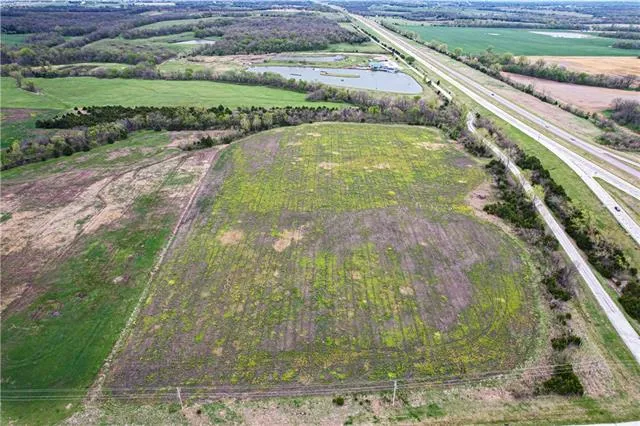 $950,000 | 255-th Edgemore Road, Paola, KS 66071