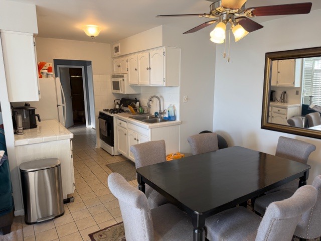 40 North Tower Road, Unit 11K Oak Brook, IL 60523 - Photo 5 of 9 a view of a dining room with furniture and a chandelier fan