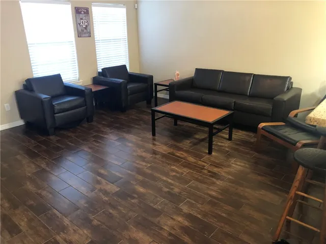 $2,800 | 406 B Poplar Street, College Station, TX 77840