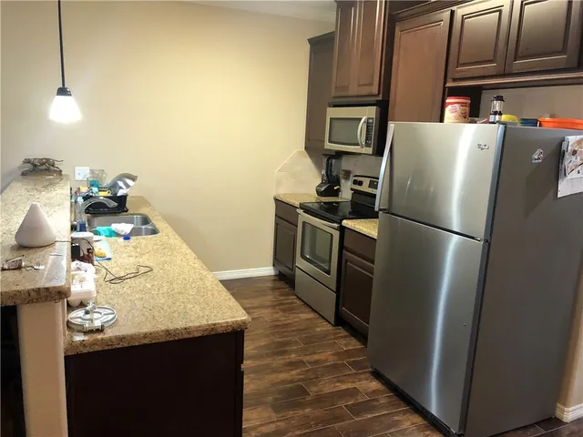 $2,800 | 406 B Poplar Street, College Station, TX 77840