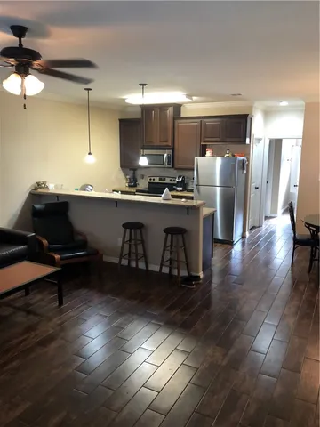 $2,800 | 406 B Poplar Street, College Station, TX 77840