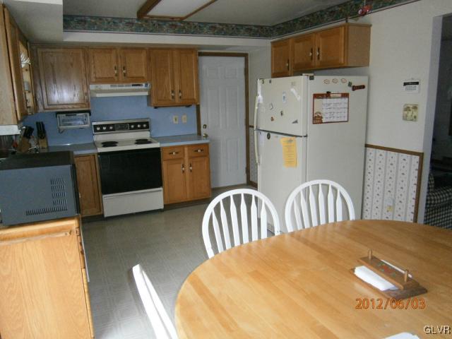 3940 Eagle Circle Slatington, PA 18080 - Photo 4 of 15 kitchen